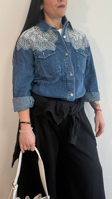 Camicia pizzo e perle