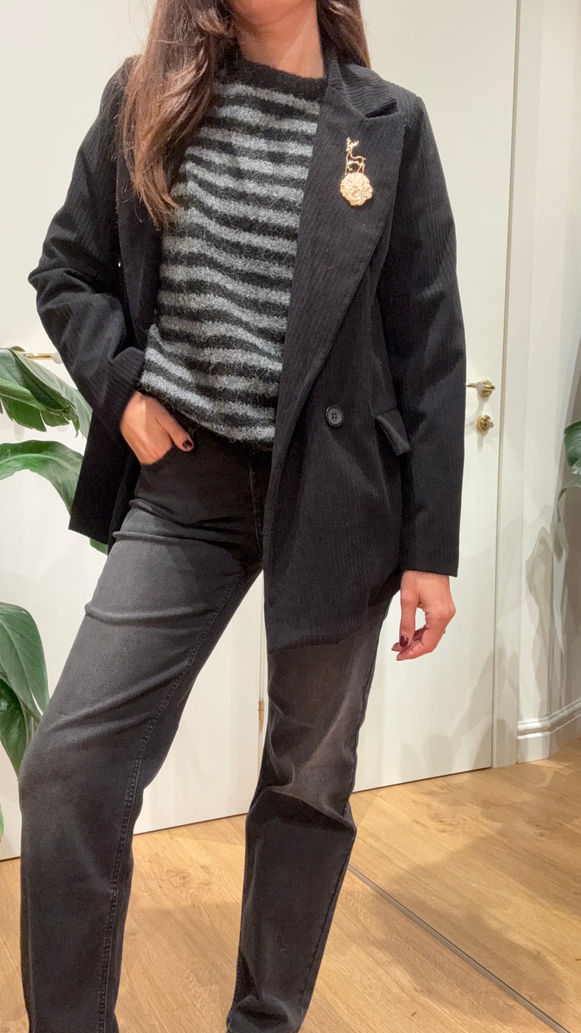 Blazer velluto con spilla