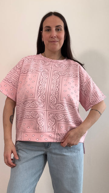 T-shirt over Bandana